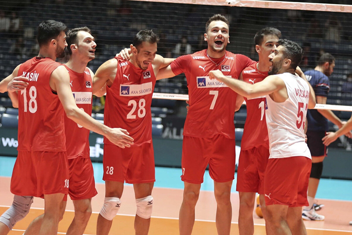 Filenin Efeleri, Dünya Şampiyonası’nda adım adım ilerliyor. G Grubu’ndaki rakiplerini birer birer mağlup eden A Milliler, son 16 turunda Hollanda’yı geçti. Bugün ise güçlü bir rakip olan Polonya ile çeyrek finalde karşılaşacak. Peki çeyrek final maçı hangi kanalda yayınlanacak?