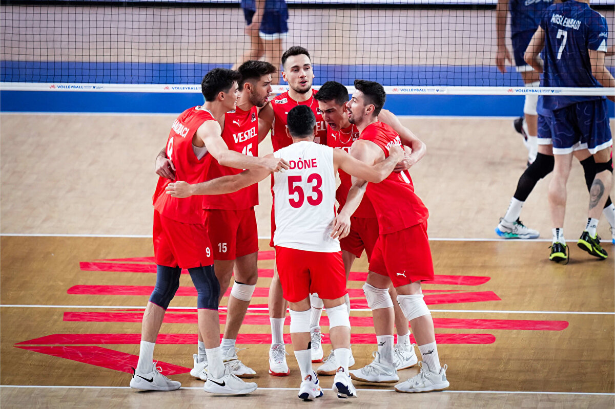 Çeyrek final rakibi Polonya ise B Grubu’nda Romanya’yı 3-0, Katar’ı 3-0 ve Hollanda’yı 3-1 mağlup ederek son 16’ya kaldı. Ardından Kanada’yı 3-1 yenerek çeyrek finale adını yazdırdı.<br>