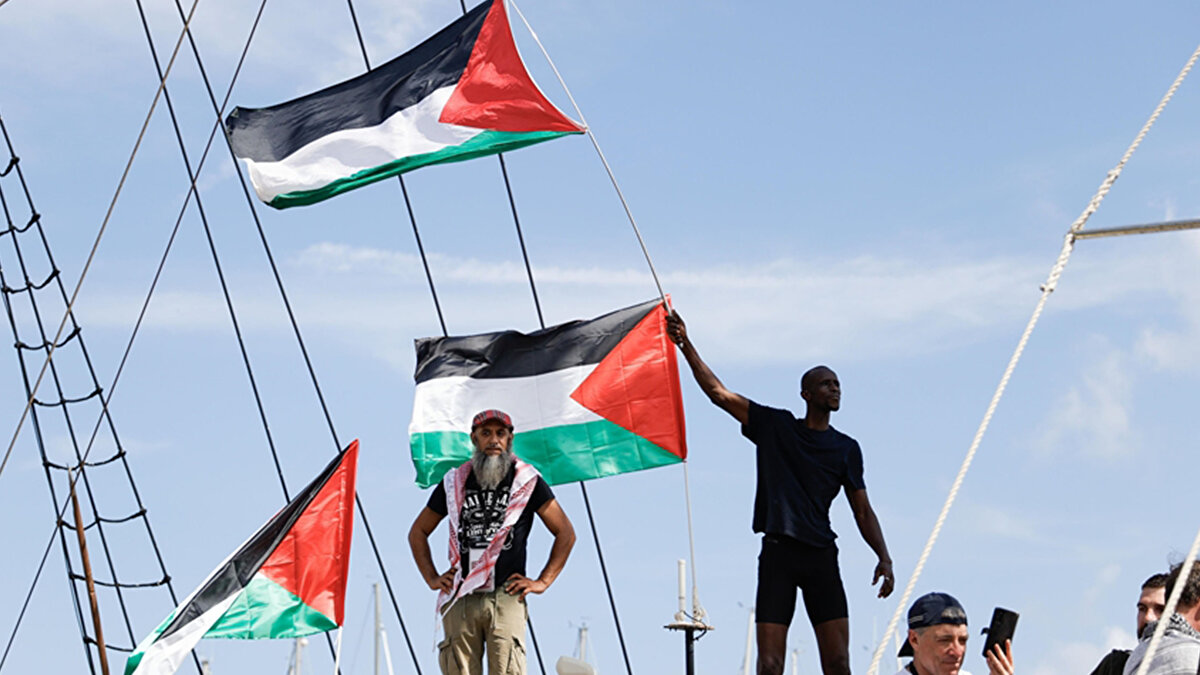 İspanya Başbakanı, "Gerekli tüm kaynaklarla donatılmış bir deniz harekat gemisi, filoya (Küresel Sumud Filosu) yardım etmek ve bir kurtarma operasyonu gerçekleştirmek üzere yarın Cartagena'dan yola çıkacak." dedi.