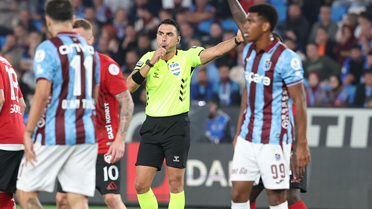 Süper Lig'de geçtiğimiz hafta Trabzonspor - Gaziantep FK maçında verdiği bir kararla tepkilerin hedefi olan Arda Kardeşler sessizliğini bozdu. 