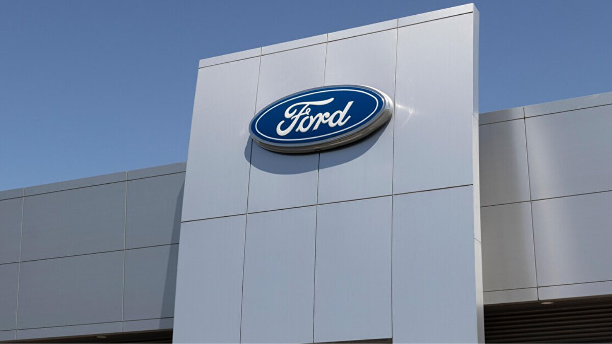 Daha Önce de Büyük Çağrılar Oldu<br><br>Bu yıl Ford, geri görüş kamerası sorunları nedeniyle 1,45 milyon; yakıt pompası arızası nedeniyle 850 bin; gösterge paneli problemi nedeniyle 355 bin; fren hortumu arızası nedeniyle 500 bin SUV’u geri çağırmıştı.