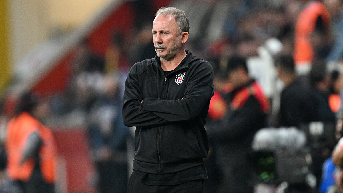 Takımın sürekli farklı kadrolarla maça çıktığını ve kadroyu tam olarak toparlayamadıklarını dile getiren Yalçın, şunları kaydetti:<br><br>"Çok eksik kadromuz vardı. Son iki maçta da 10-12 tane oyuncumuz bekliyor. Başka oyuncularla oynuyoruz. Oyuncuları bir araya getirip toparlayamadık. Farklı farklı kadrolarla oynamak zorunda kaldık ama önümüzdeki maçlarda tam kadro oynanacağız bundan sonra. Beşiktaş adına bugün itibarıyla kabul edilebilir bir oyun ve skor vardı. O yüzden oyuncularıma teşekkür ediyorum."