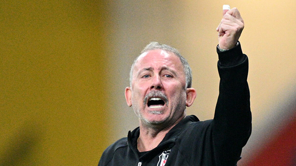 Beşiktaş Teknik Direktörü Sergen Yalçın,  Şef Scout Eduard Graf hakkında sert sözlerde bulundu: 