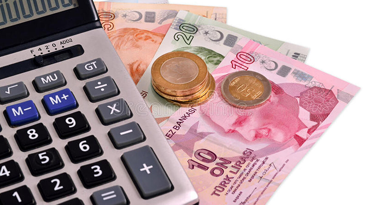 EMEKLİ MAAŞI NE KADAR?<br>Ocak 2025 zammı ile en düşük emekli aylığı 14 bin 468 TL oldu. Temmuz 2025’te ise en düşük emekli maaşı 16 bin 880 TL’ye yükseldi.<br>