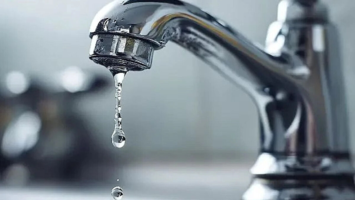 Planlı gece kesintileri 30 Eylül’e kadar sürecek<br><br>İZSU tarafından yürütülen planlı su kesintisi uygulamasının süresi uzatıldı. Kuraklık ve azalan su kaynakları nedeniyle 6 Ağustos’tan bu yana özellikle su tüketiminin yoğun olduğu bölgelerde 23.00 ile 05.00 saatleri arasında dönüşümlü su kesintileri yapılıyordu. Bu uygulamanın 30 Eylül tarihine kadar devam edeceği açıklandı.