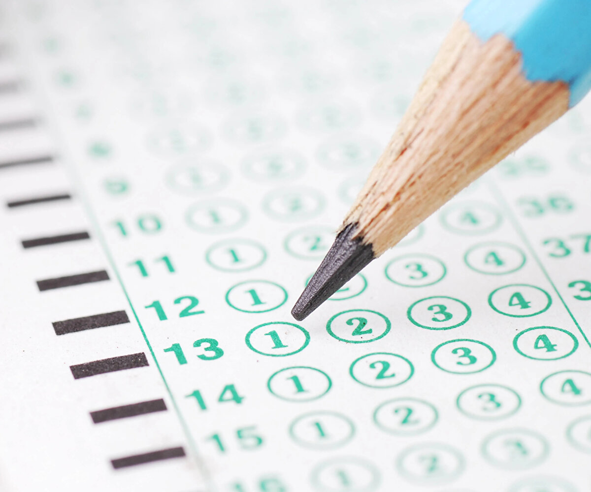 DGS yerleştirme sonuçları geride kaldı. Bir bölüme yerleşemeyen adaylar ve tercih yapmayan adaylar merakla DGS ek tercih sürecini bekliyor. Adaylar ek tercih işlemlerini ÖSYM'nin resmi internet sitesinden T.C. kimlik numaraları ve şifreleriyle kolayca yapabilecekler. Peki 2025 DGS ek tercih süreci ne zaman başlıyor? Hangi programlarda boş kontenjan mevcut?