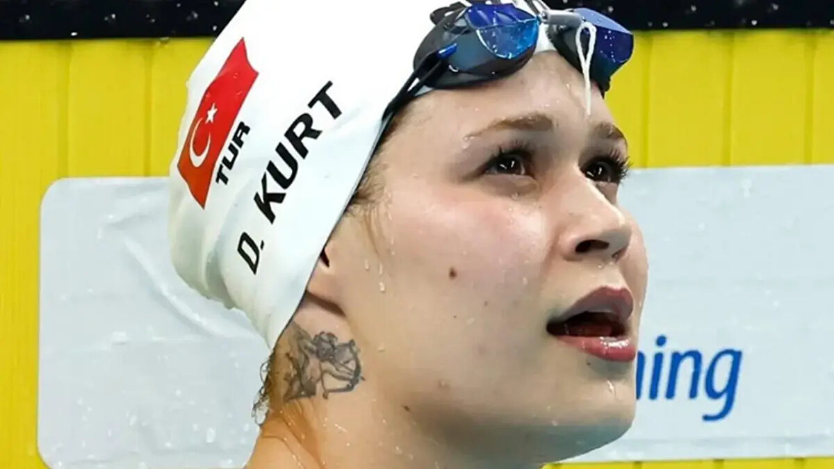 Defne Kurt kimdir, nereli, kaç yaşında?<br><br>Defne Kurt, 4 Mayıs 2000 tarihinde İstanbul’da doğdu.<br>Galatasaray Spor Kulübünde spora başlayan Kurt, Bahçeşehir Kolejinde eğitim aldı.