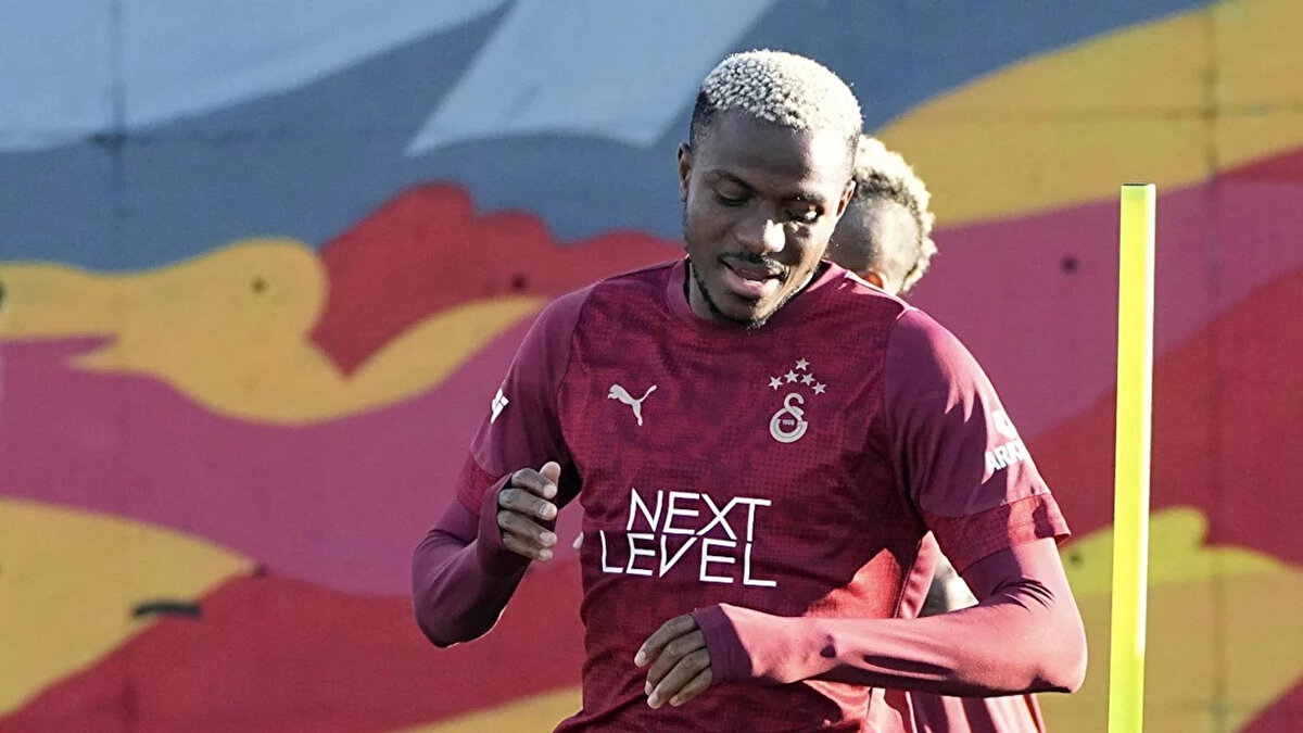 Osimhen Oynayacak Mı?<br><br>Takımla beraber çalışmalara başlayan Osimhen'in takım kadrosunda yer alacağı öğrenildi.   Victor Osimhen'in sonradan oyuna girmesi bekleniyor.<br><br>