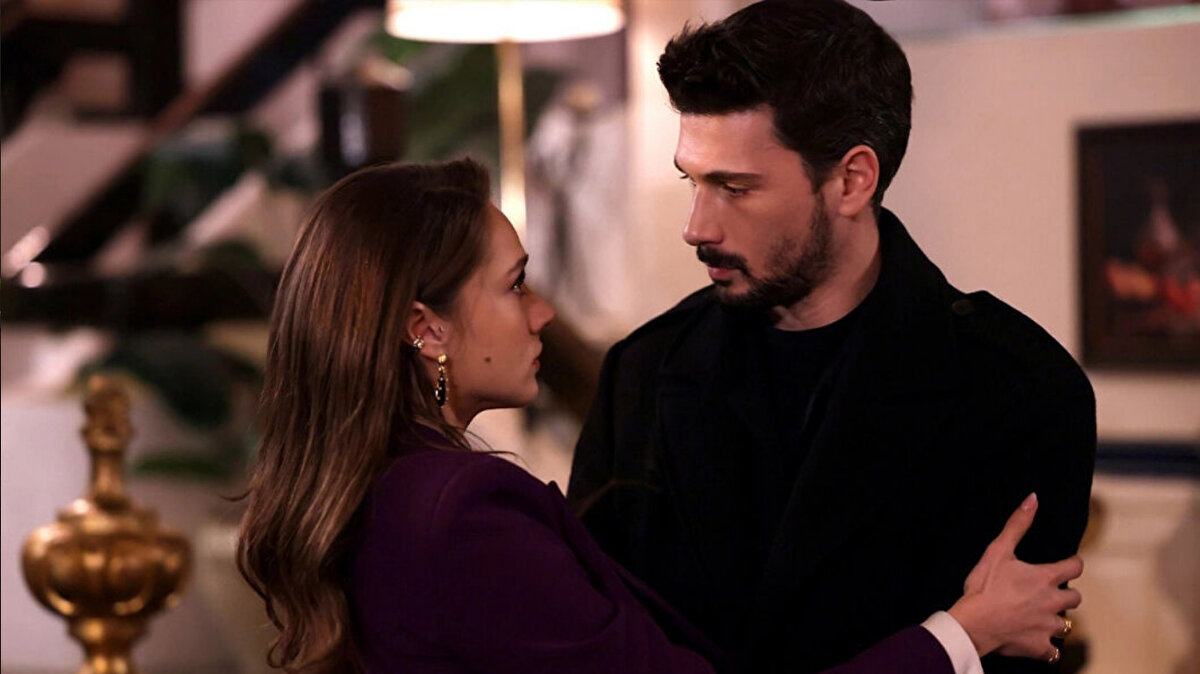 Son Bölümde Neler Olmuştu?<br><br>Russo’nun İskender’i kaçırmasıyla Halil İbrahim ve Fikret büyük bir pazarlığın ortasında kaldı. Zeynep ve Halil İbrahim’in mutlu gelecek hayalleri gölgelenirken, Esma’nın aldığı kararlar aile içinde kırılmalara yol açtı.