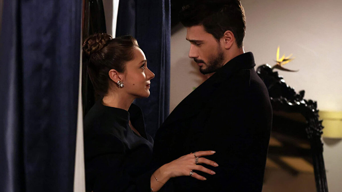 Yeni Proje Yolda<br><br>Hudutsuz Sevda ekibi, yeni projeleri Yeraltı için hazırlıklara başladı. Bu gelişme, dizinin sevenlerini hayal kırıklığına uğrattı.