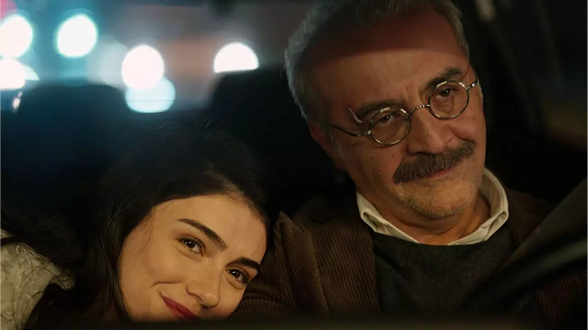 Duygusal Anlar ve Büyük Şok<br><br>Azem’in, Dilber’e oğlu Alişan’ı getireceğine dair verdiği söz izleyicileri duygulandırırken, Dilber ve Yıldız cephesinde kaset şoku yaşandı. Kamuran’ın gizemli konuşmayı kaydetmesi, hikâyeyi daha da gizemli hale getirdi.