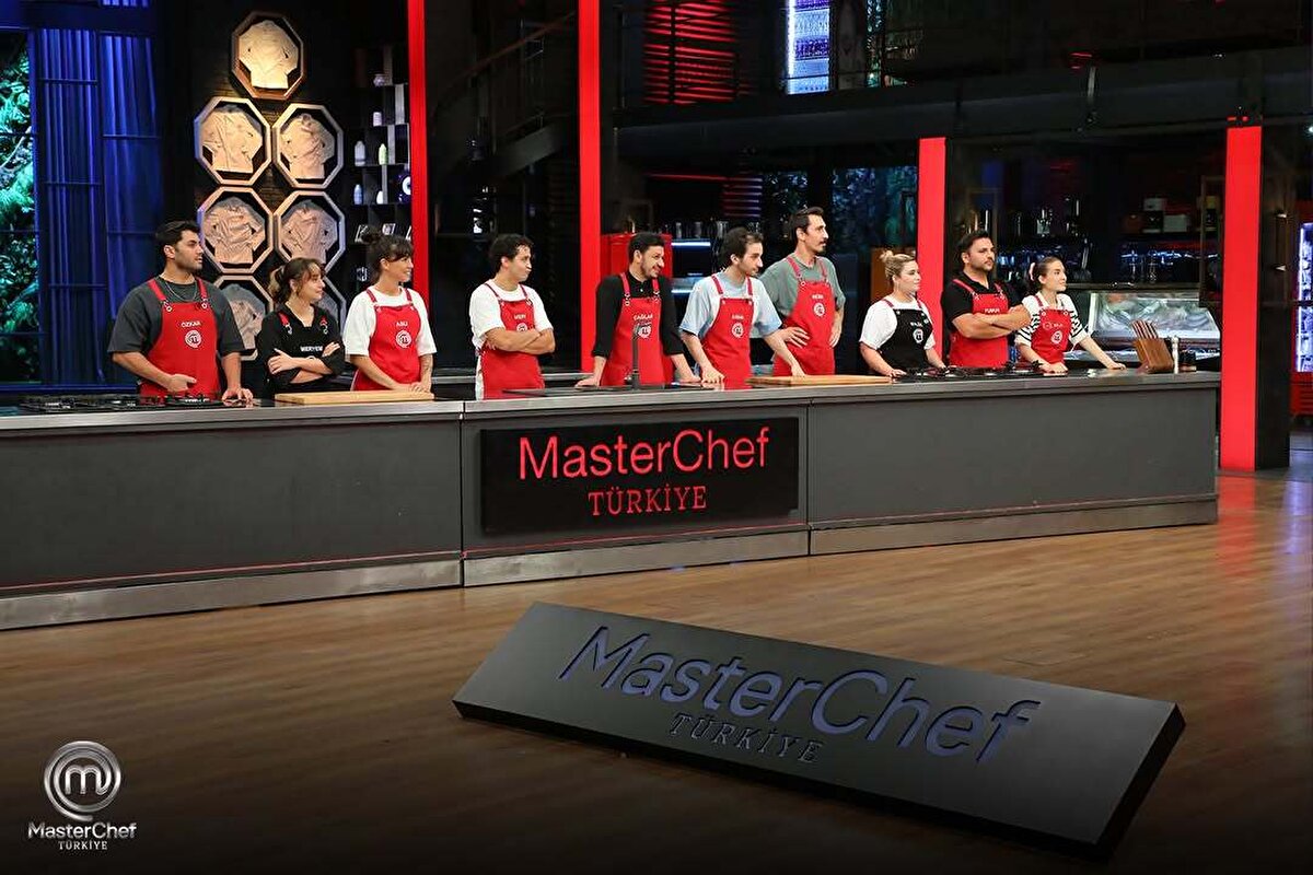 MASTERCHEF DOKUNULMAZLIĞI KİM ALDI?<br><br>MasterChef Türkiye'de haftanın ikinci dokunulmazlık oyununu KIRMIZI takım kazandı.