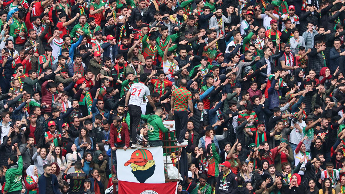 Amedspor-Sarıyer canlı nereden izlenir? <br><br>Amedspor Sarıyer maçını canlı izlemek için haberimizin detaylarında yer alan Amedspor Sarıyer maçı canlı yayın başlığı altında yer alan bilgiler ışığında Amedspor Sarıyer maçı canlı izle keyfini yaşayabilirsiniz.