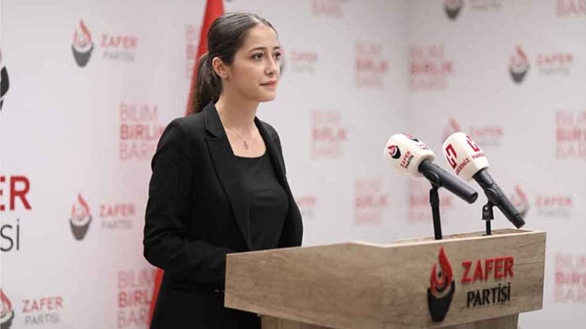 Eğitim Hayatı<br><br>Isparta Fen Lisesi’nde parasız yatılı okudu.<br><br>2011 yılında İstanbul Üniversitesi Hukuk Fakültesi’ne girdi.<br><br>2015’te mezun olarak avukatlık stajını İstanbul Barosu’nda tamamladı.