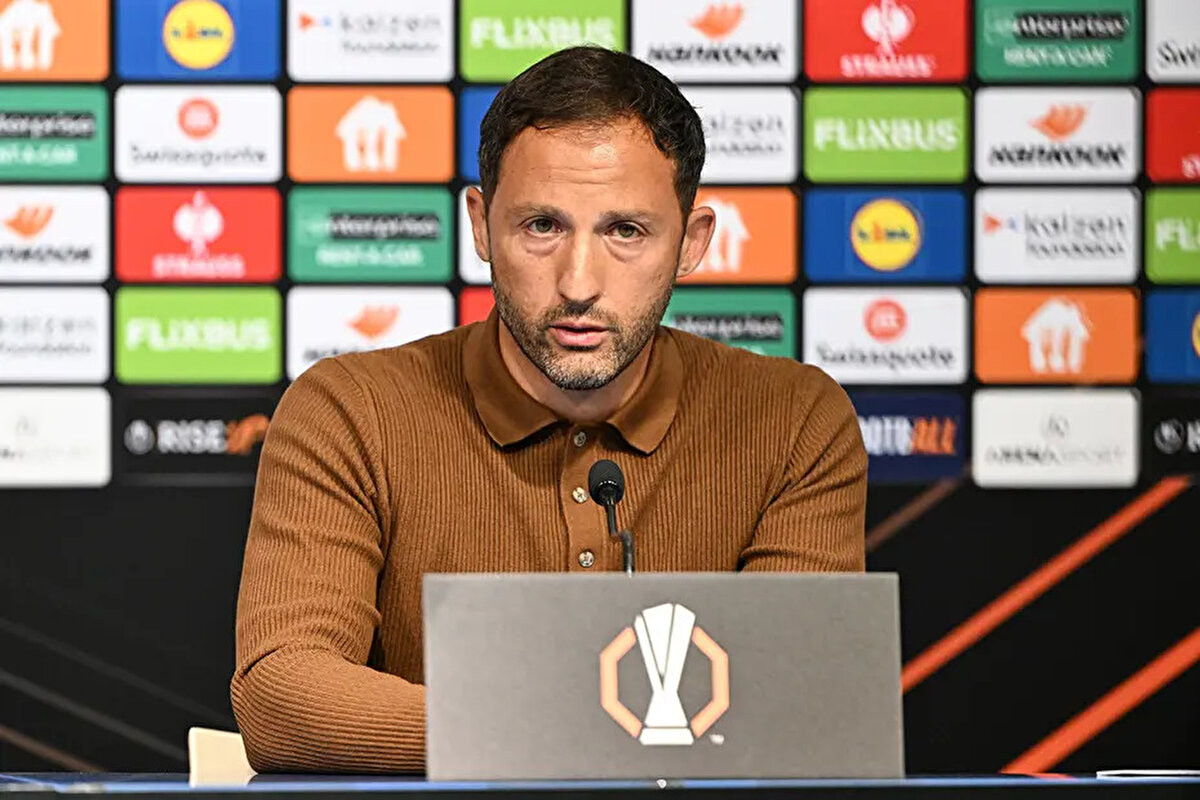 Mustafa Çulcu: "Fenerbahçe'de hoca savunmada isimler belli ama rol paylaşımından kimsenin haberi yok. İnanılır gibi değil ama 7 kişi arasından Beljo tıngır mıngır topa dokundu ve golü attı. Oyun kurma görevi kimde o da belli değil. Semedo ön liberoda ızdırap çekerek oynadı. Asensio darmadağınık Szymanski inanılmaz top kayıpları yaptı. Yaptığı en iyi iş olan savunmadan seken sahipsiz topa nefis vurdu ve geriye dönüşü erken sağladı. Fenerbahçe'nin savunma arkasına uzun top atmaktan başka hücum planı yok. Dinamo Zagreb asla Fenerbahçe'nin ayarında oyuncu grubuna sahip bir takım değil ama galip gelmeyi bildiler. Bir Hoxha'yı durdurmadılar. Almanya da kursu birincilikle bitirdi dediler gelen kurs birincisi Tedesco da giden special one da bence Fenerbahçe'nin asıl rakipleri. Yazık oluyor Fenerbahçe'ye..." (FotoMaç)