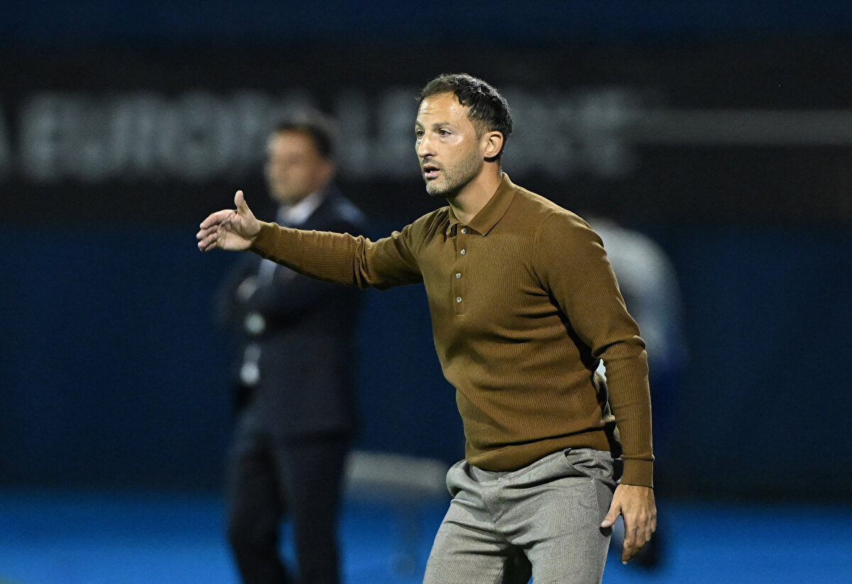 Deneyimli teknik adamın sahaya sürdüğü ilk 11'in yetersiz olduğu ve mağlubiyetin buna bağlı olduğu yorumları yapıldı. 