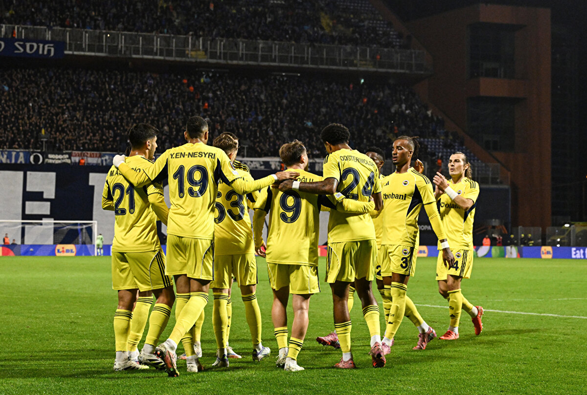 Oyunun iki yarısında etkisiz bir performans ortaya koyan sarı-lacivertli takım rakibine 3-1 mağlup oldu. 