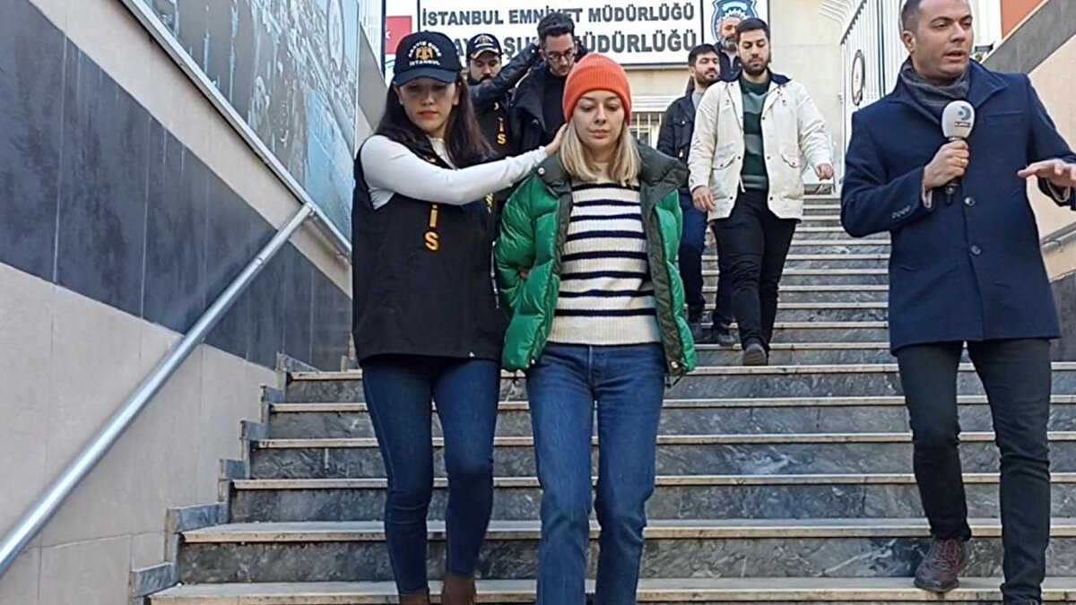 Mahkemede söz verilen tutuklu sanık Kıvanç Talu savumasında, "Ortada bir dolandırıcılık söz konusu değildir. Müştekilerden alınan paralar yaptığımız reklam işlerinin finansmanını sağlamak için alınan paralardı. Elde ettiğimiz karı elde edince bu paradan müştekilere ödemeler yapıyorduk bu işlerle eşim Beril Talu ilgileniyordu. Ben sadece markalarla olan anlaşmalara fikir üretip reklam kampanyaları çekiyorduk. Kesinlikle dolandırıcılık kastı yoktur. Bir süre sonra ülke ekonomik kriz yaşayınca bizde ödemeleri almakta ve ödemekte zorluk yaşadık. Biz zaten bu paraları ödüyorduk. Ancak 21 aydır cezaevindeyiz bu sebeple de ödemeler de sekteye uğradı. Telefonlarımızın kapanış sebebi medyada çıkan yalan haberlerdi. Biz zaten yurt dışına çıktıktan 2 gün sonra hakkımızda dolandırıcı diye yalan haberler çıktı. Bu haberler üzerine anlaşmalarımız iptal olunca biz kendimiz geri döndük" dedi.