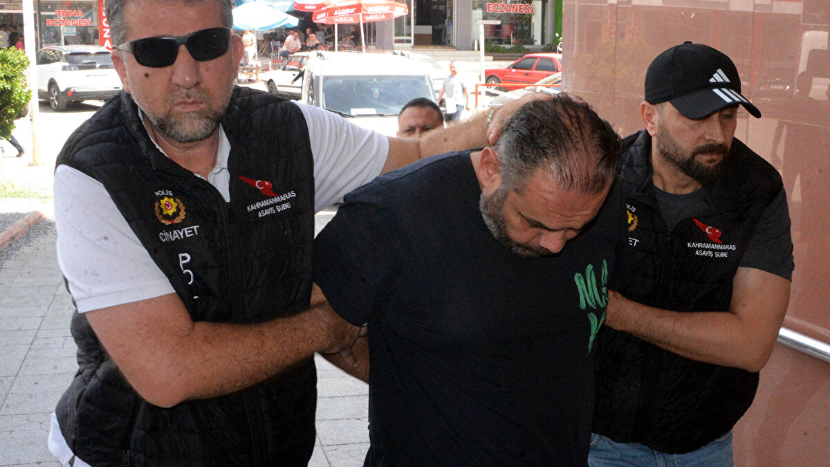 Ç.A.’nın bu ifadesi üzerine Atilla Ayıntaplı, mahkeme başkanından savunmasına eklemek yapmak için müsaade isteyerek, tehdit iddialarını yalanladı. Cinayetten Ç.A.’yı sorumlu tutan Ayıntaplı, “Benim Ç.A.’ya karşı 'öldürürüm’ şeklinde bir tehdidim olmadı. Ç.A.’yı önceden tanırım, aramızda bir husumet yoktur. Kamera kayıtlarına da bakarsanız odaya girip 5 saniye durup geri çıkıyor arkasından tekrar odaya girip kapıyı kapatarak maktulün yanına geçiyor. Bu esnada hiçbir konuşmama da şahit değildir. Kendisine ‘Odadan çık, konuşacaklarım var’ dedim. Kendisi de ‘Çıkmam, Eser’in korumalığını yapıyorum’ dedi. Bu kadın odaya girmeseydi bu olay çıkmayacaktı” dedi.