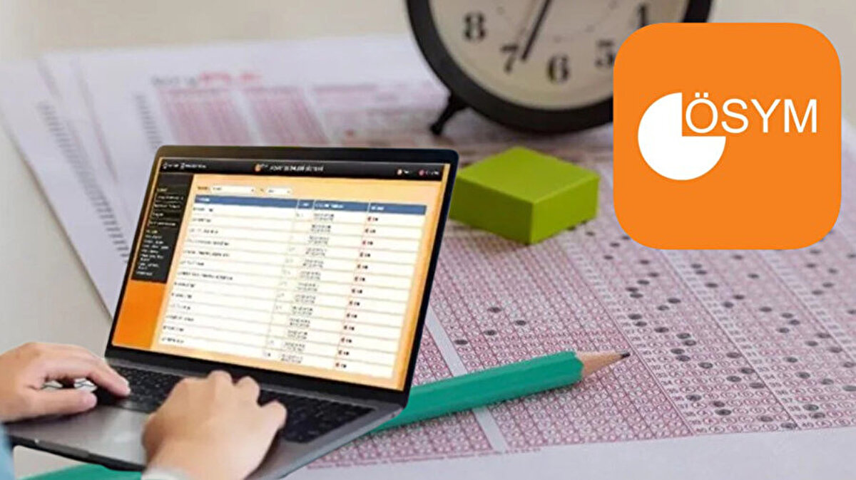 Ek Yerleştirme Sürecinde Nelere Dikkat Edilmeli?<br><br>Tercihler sadece ÖSYM sistemi üzerinden yapılacak, posta veya başka yollarla tercih kabul edilmeyecek.<br><br>Adayların en fazla 24 tercih yapma hakkı bulunuyor.<br><br>Tercih işlemleri tamamlandıktan sonra adayların bilgilerini kontrol etmesi ve onaylaması gerekiyor.