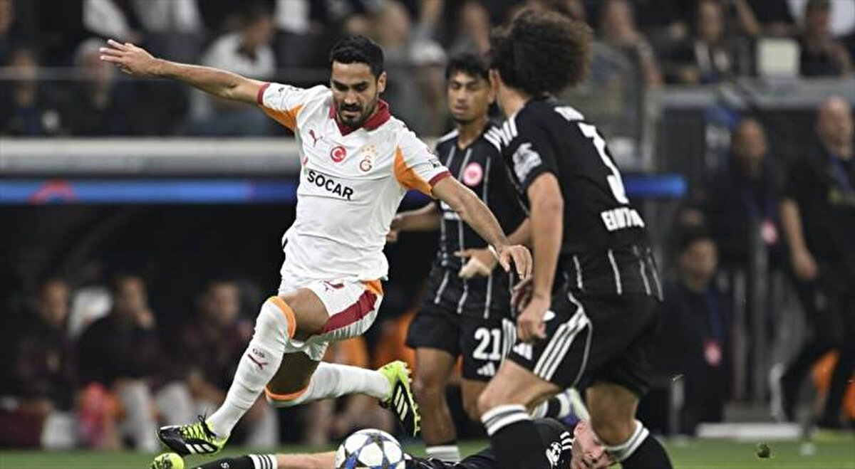 Galatasaray UEFA Şampiyonlar Ligi'ne 5-1'lik Frankfurt hezimetiyle başladı.