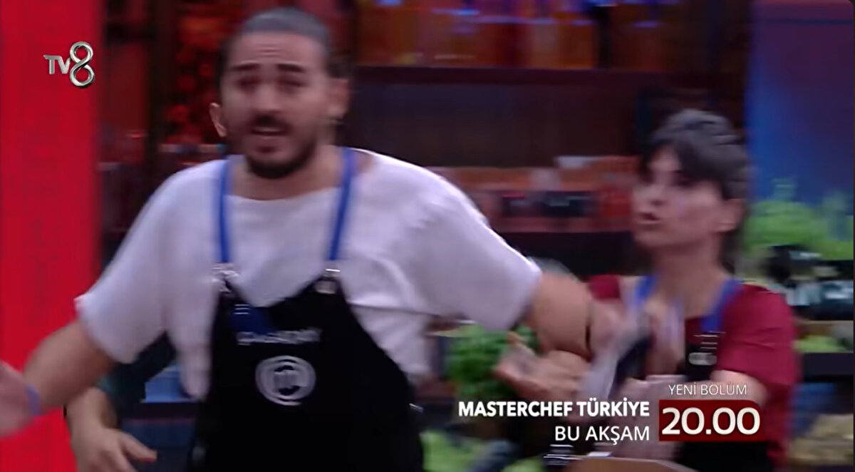 MasterChef Türkiye'de yaşanan gerilimin sebebi Şefler başka bir yarışmacıya bir şey anlatırken Çağatay'ın da aynı anda diğer yarışmacılarla konuşması oluyor. Mehmet Şef bu konuda daha öncede Çağatay'a uyarıda bulunduğunu belirterek stüdyoyu terk etmesini söylüyor ve gerilim tırmanıyor.