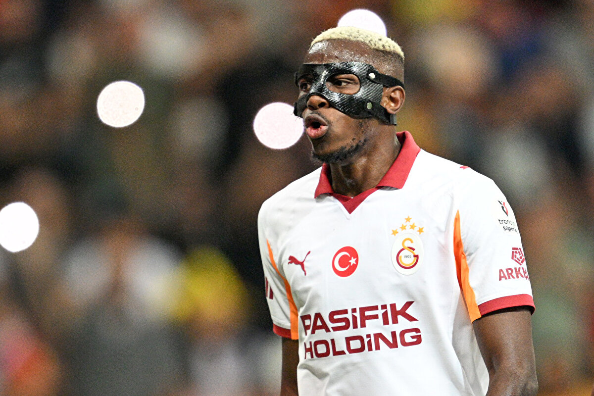 Okan Buruk'un golcüsüyle konuşma yaptığı ve ona ihtiyaç duyduklarını belirttiği ifade ediliyor. 