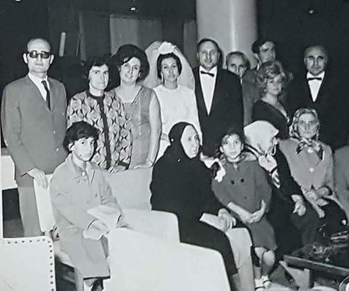 Siyasi Tarihte İz Bırakan Bir Mekan<br><br>Çınar Otel, siyasi tarih açısından da ayrı bir öneme sahipti. Milli Görüş lideri Necmettin Erbakan, 10 Ocak 1967’de Nermin Erbakan ile burada dünyaevine girdi. Gazeteci Fehmi Çalmuk, “Das ist Erbakan-2” adlı kitabında çiftin düğün fotoğrafına yer vermişti.<br>