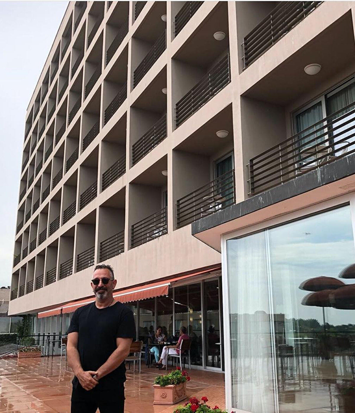 Komedyen Cem Yılmaz, 1988’de öğrencilik yıllarında Çınar Otel'de çalıştı.