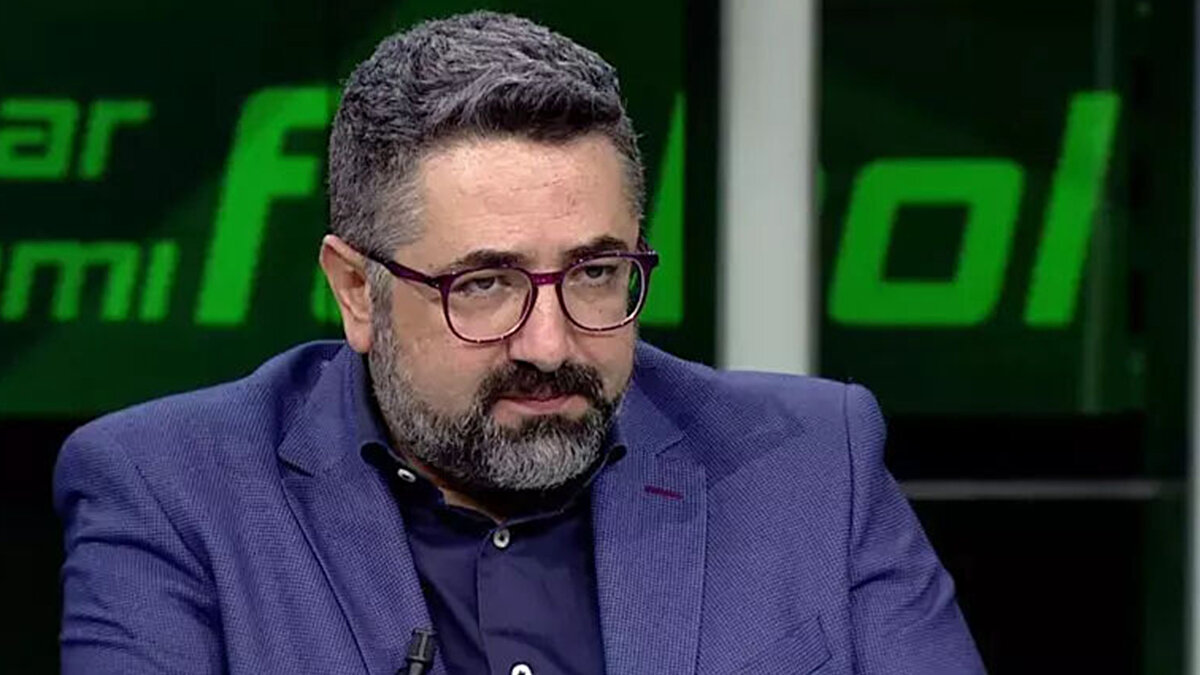 Tecrübeli yorumcu ayrıca, savunmadaki uyumsuzluklara da dikkat çekerek, “Skriniar-Oosterwolde eşleşmesi olmadı. Çağlar vertigo oldu zaten, sağ bekte hocanın karşısında başı döndü. Fred de bu kadar kötü futbolcu mu? O zaman hocayı da yiyorlar net ama hoca da gider” ifadelerini kullandı.