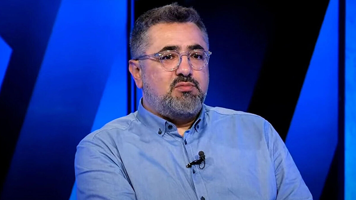 Çelikler, “Tarihin en iyi kadrosu falan değil. Ali Koç da rezil bir kadro kurdu. 250 milyon Euro harcayıp berbat bir takım oluşturmak büyük beceri. Bu beceriyi de Devin Özek ve Ali Koç ikilisine tebrik ediyorum.” ifadelerini kullandı.