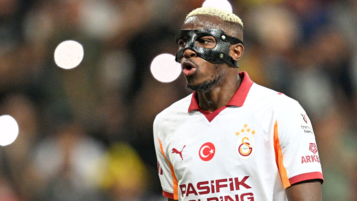 OSIMHEN TAKIMA DÖNDÜ<br>Galatasaray'da yaklaşık 3 haftadır sahalardan uzak kalan Victor Osimhen, Alanyaspor maçının kadrosuna alındı. 