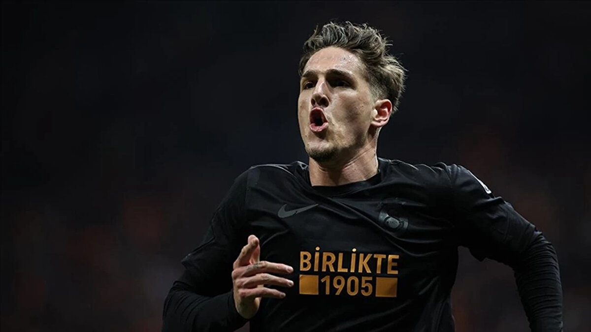 MENAJERDEN SEVİNDİREN İDDİA<br><br>Zaniolo'nun kariyerini yeniden başlatması için Udinese'nin doğru bir yer olduğunu vurgulayan Vigorelli, 26 yaşındaki oyuncunun İtalya Milli Takımı kadrosuna da yeniden seçileceğine inandığını söyledi. Nicolo Zaniolo'nun İtalya Milli Takımı'na yeniden seçilmesinin, Galatasaray'ın futbolcuyu bonservisiyle satabilmesi açısından kolaylık sağlaması bekleniyor.<br><br>