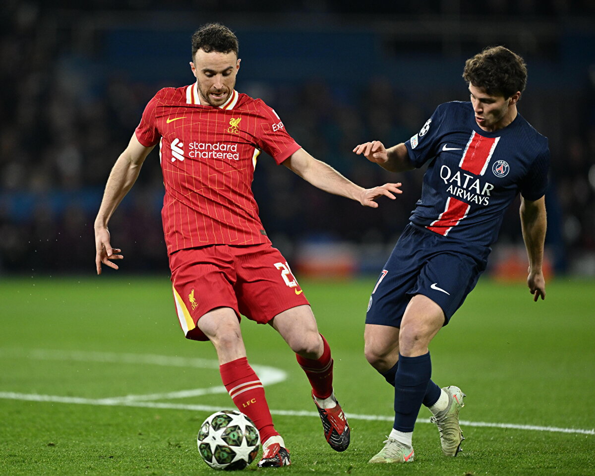 Portekizli oyuncunun kontratının bitmesine iki yıl kalmışken, Portekiz’deki bazı haberler FSG’nin sözleşmenin tam bedelini ödeyeceğini öne sürmüştü. Bu durum, Arne Slot'un TNT Sports’a verdiği duygusal röportajda doğrulandı.<br>