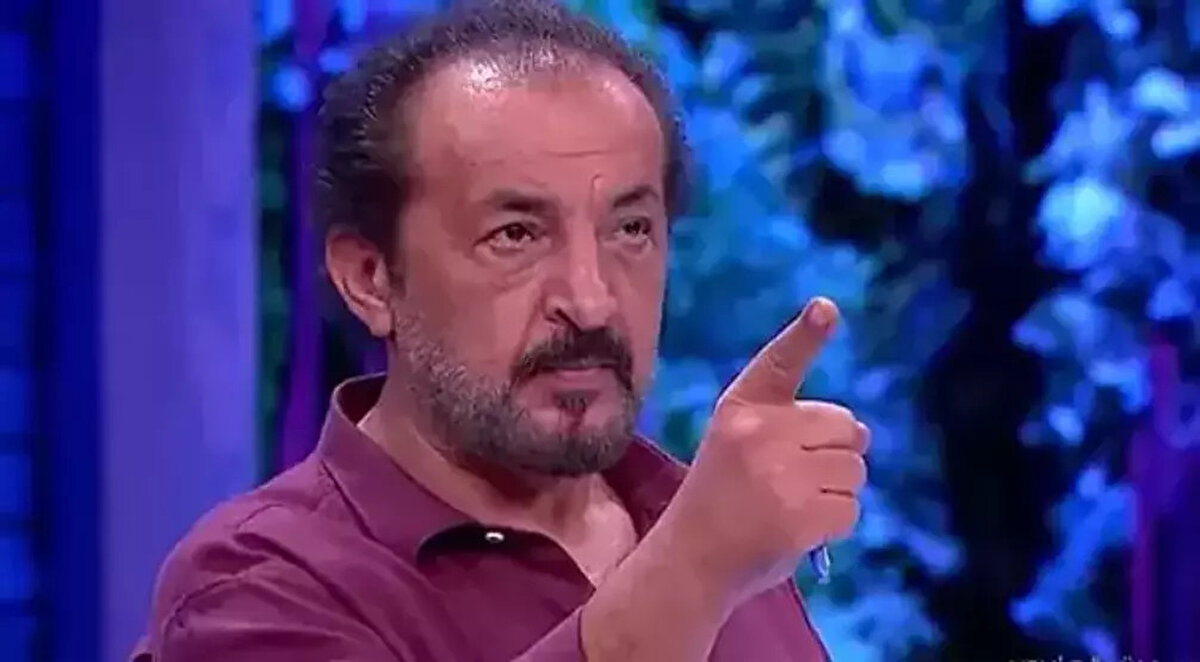 MEHMET ŞEF İLE ÇAĞATAY ARASINDA GERGİNLİK<br><br>Geceye damga vuran olay, Mehmet Şef ve Çağatay arasındaki tartışma oldu. Şefler bireysel dokunulmazlık sonrası değerlendirmelerde bulunduğu sırada Çağatay balkonda oturan arkadaşlarıyla konuşmaya başladı. Mehmet Şef, Çağatay’ın kendisini dinlemediğini ve daha önce de aynı şekilde davrandığını belirterek yüksek sesle uyardı ve dışarı çıkmasını istedi.<br>Mehmet Şef, Çağatay’a: “Bak seni geçen de uyardım, burada yarışmacılarla konuşuyoruz. Ağzını yüzünü oynatman bir tarafa… Çık dışarı, yeter ya” dedi.