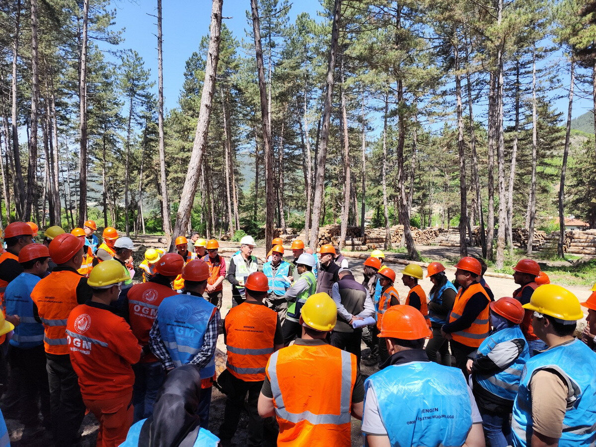 OGM İŞÇİ ALIMI KURA SÜRECİ<br>OGM daimi işçi alımı noter huzurunda çekilecek kura ile belirlenecek.<br><br>Kura tarihi ve yeri, başvuruların ardından İŞKUR açık iş ilanında belirtilecek ve ilgili Orman Bölge Müdürlüğü’nün internet sitesinden duyurulacak.<br>