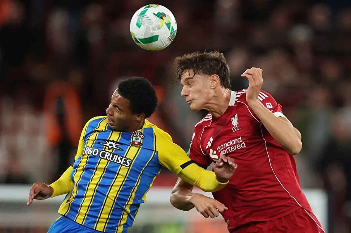 Galatasaray'ın Şampiyonlar Ligi'nde rakibi olan Liverpool geçtiğimiz hafta İngiltere Lig Kupası 3. tur maçında Southampton'ı 2-1 yenerek bir üst tura atlamıştı. Ancak genç stoper Giovanni Leoni'den gelen sakatlık haberi İngiliz ekibini telaşlandırmıştı.