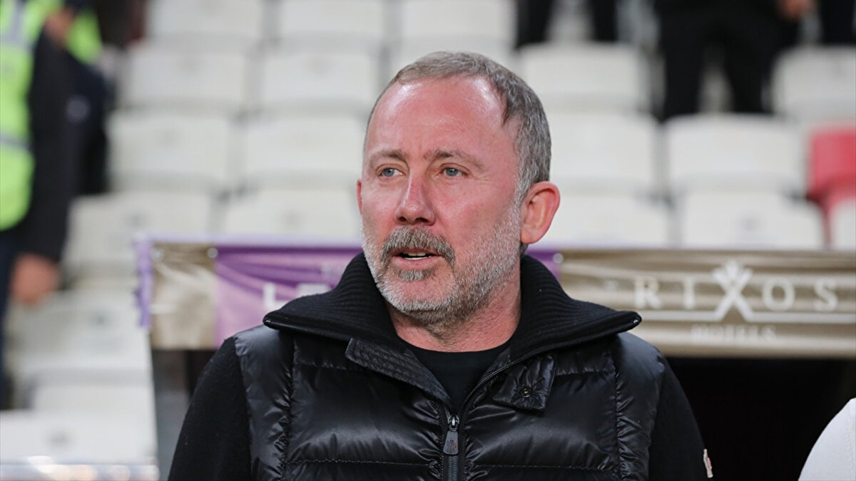  Beşiktaş ile 4 maça çıkan Sergen Yalçın 2 galibiyet ve 2 mağlubiyet aldı. Siyah-beyazlı takım bu hafta pazartesi günü Kocaelispor'u ağırlayacak. 