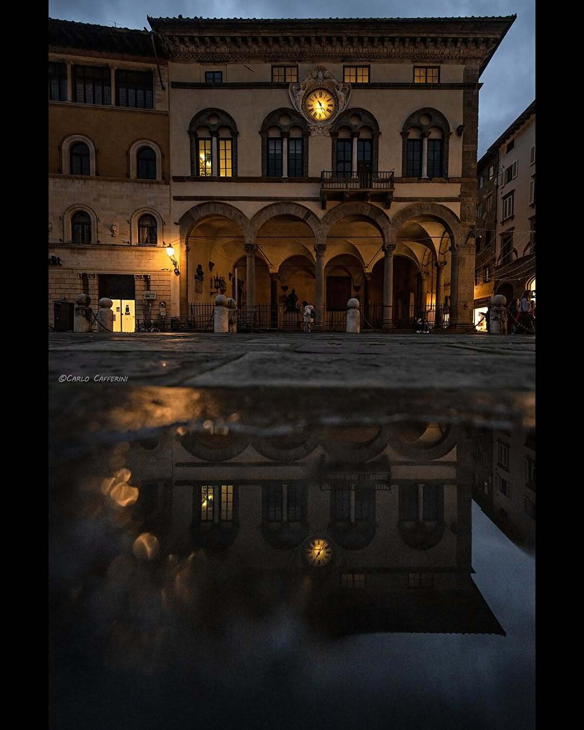 Lucca'nın dar sokakları, taş evleri, küçük meydanları ve etkileyici kiliseleri şehrin tarihi dokusuyla harmanlanmış bir şekilde ziyaretçilerini büyülüyor.