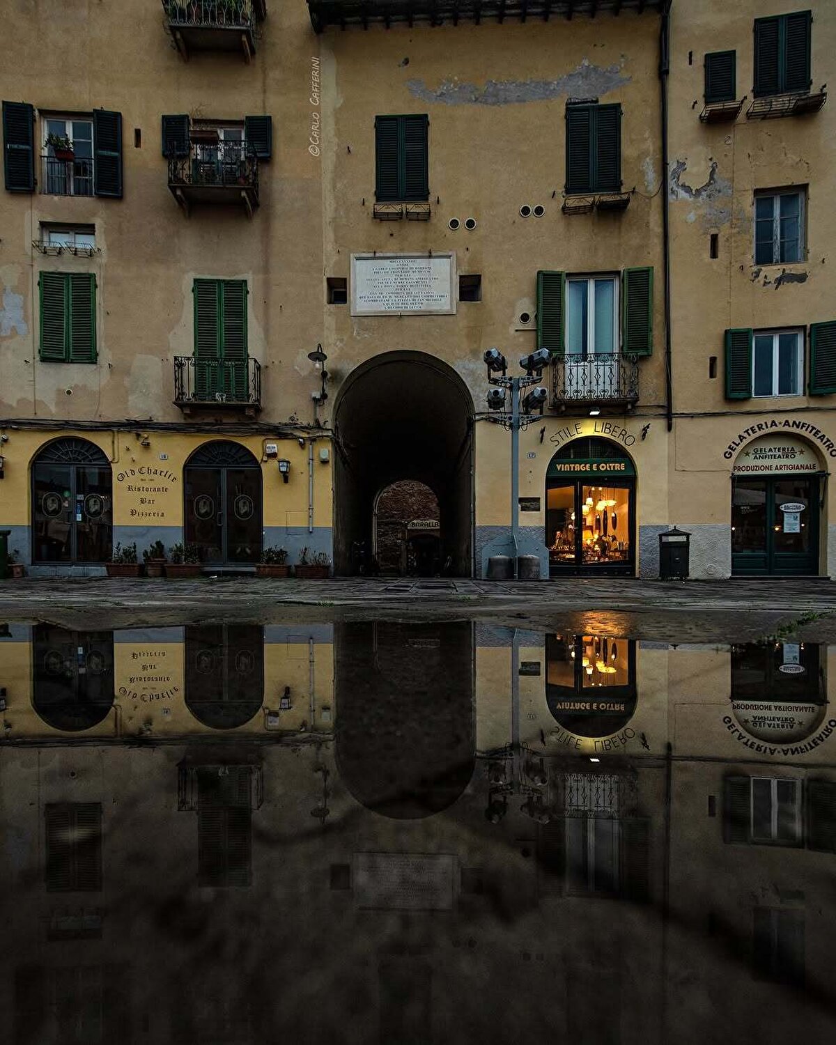 Zeytinyağı, farro (bir tür antik buğday) ve yöresel tatlılar Lucca'nın mutfağının öne çıkan unsurlar.<br>