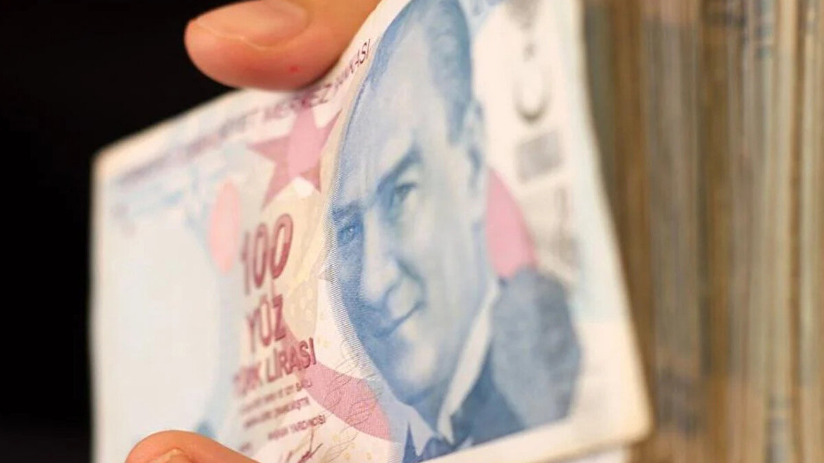 Kamu borçlarında artış var<br><br>Özel sektör borçları azalırken, kamu borcunun GSYH’ye oranı yüzde 28’den yüzde 28,3’e yükseldi.