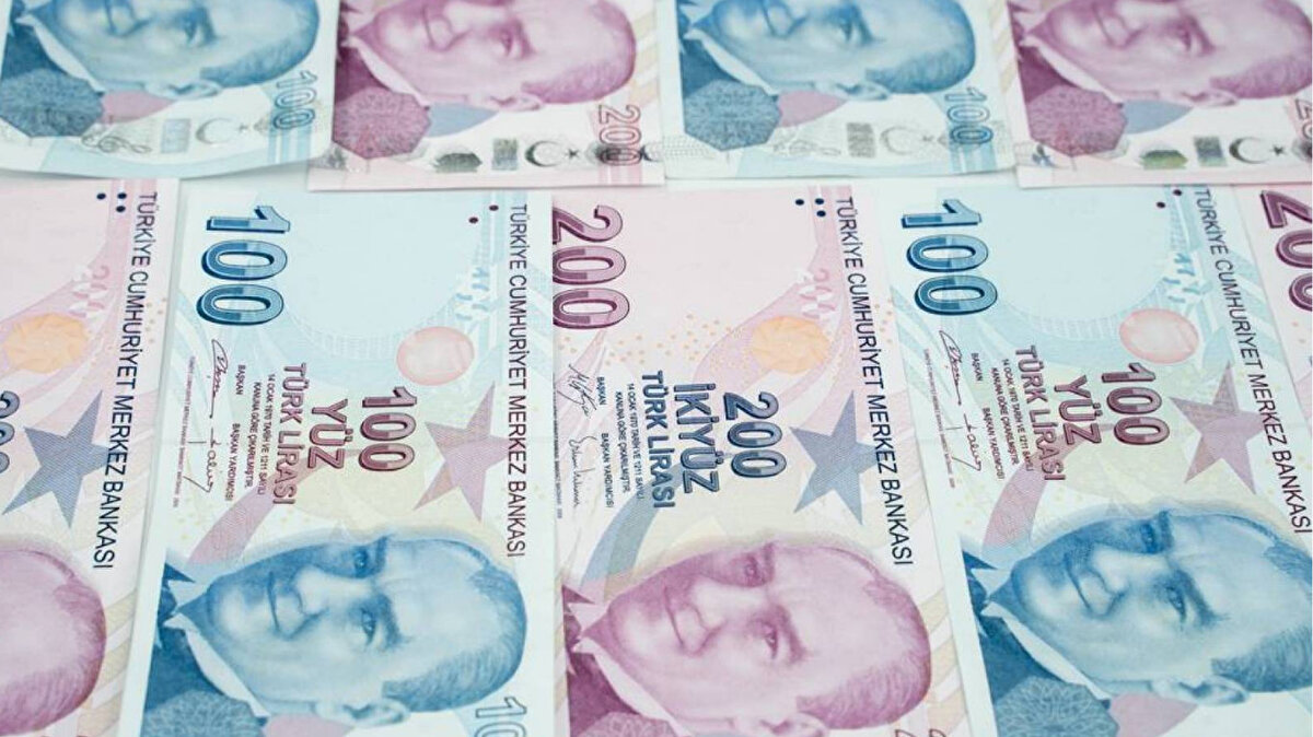 Finansal sektör borçları da azladı<br>Finansal sektör borçlarının oranı da yüzde 17,7’den yüzde 16,6’ya düştü.