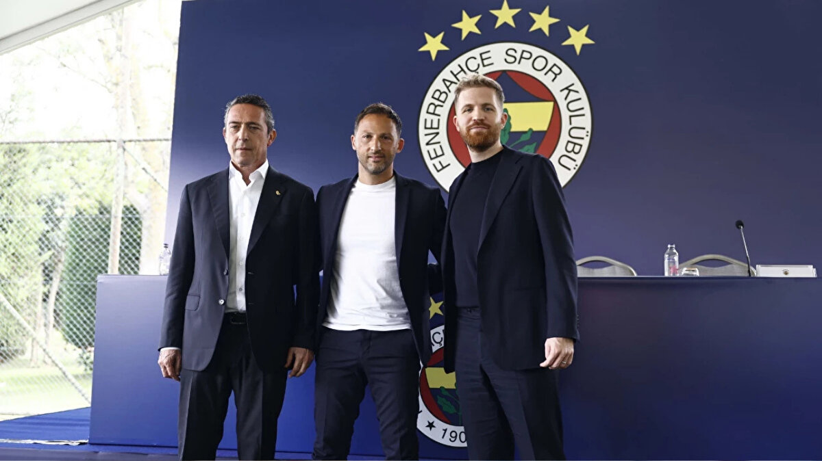 1995 Almanya doğumlu Devin Özek, futbolcu bir kariyerin ardından yetenek avcısı ve yönetici olarak adını duyurdu. Türk bir baba ve Alman bir annenin çocuğu olan Özek, genç yaşta futbolla tanıştı.Almanya’nın alt liglerinde futbol oynayan Devin Özek, sadece 21 yaşında sahalara veda ederek futbolculuk kariyerini noktaladı.