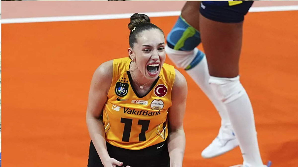 2012’de VakıfBank altyapısında profesyonel kariyerine başlayan Çalışkan, kısa sürede yetenekleriyle öne çıktı. Seramiksan, Fenerbahçe, Çan Gençlik Kale, PTT Spor, Nilüfer Belediyespor ve Türk Hava Yolları formaları da giydi.