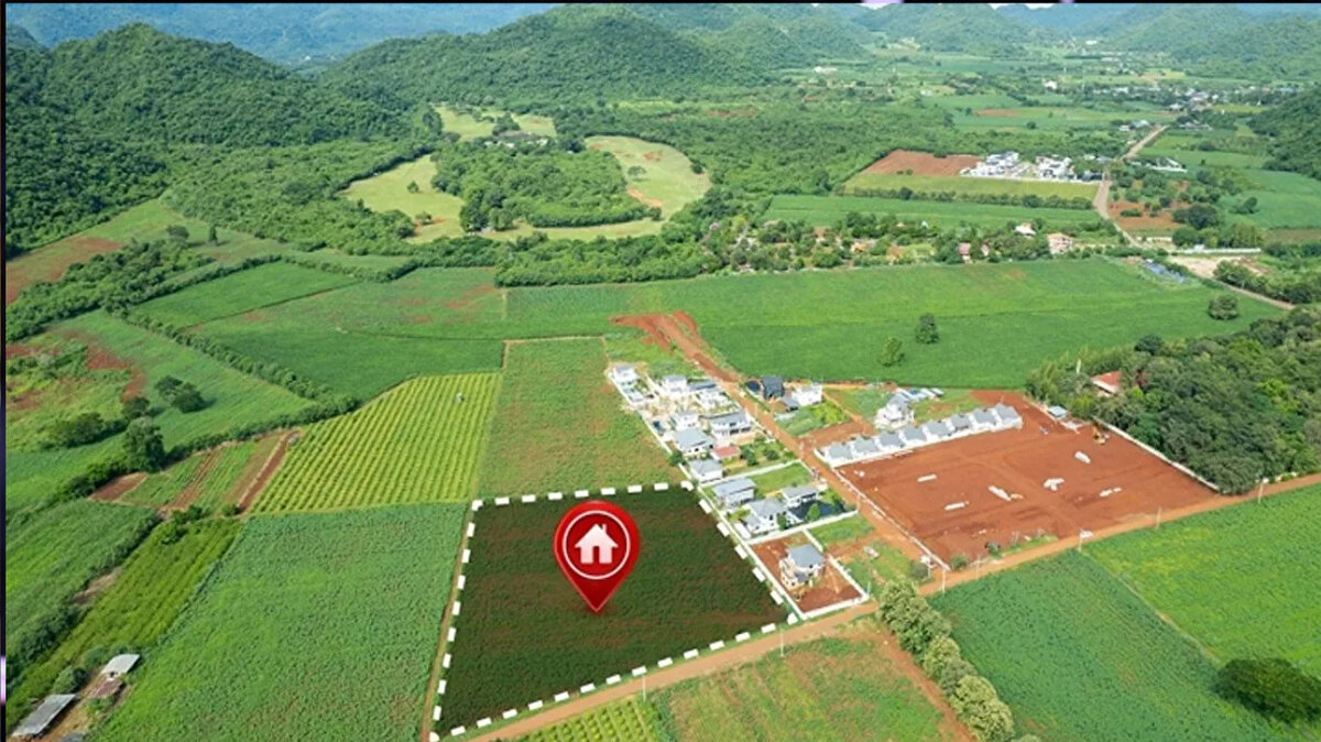 <br><br>TOKİ, 29 ilde toplam 449 arsayı satışa sunuyor. Açık artırma yöntemiyle gerçekleştirilecek satışlar için müzayede 1-2 Ekim tarihlerinde yapılacak ve isteyenler çevrim içi olarak da teklif verebilecek. Uzaktan katılım sağlayacakların TOKİ tarafından istenilen belgeleri sağlaması gerekirken; tüm katılımcıların teminat tutarını ödemesi gerekiyor.<br>