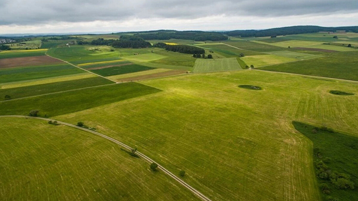 <br><br>KATILIM TEMİNATI NE KADAR?<br><br>Muhammen Bedeli 100.000 TL ye kadar olan gayrimenkuller için 5.000 TL,<br><br>Muhammen Bedeli 100.001 TL ile 200.000 TL’ye kadar olan gayrimenkuller için 10.000 TL,<br><br>Muhammen Bedeli 200.001 TL ile 500.000 TL’ye kadar olan gayrimenkuller için 50.000 TL,<br><br>Muhammen Bedeli 500.001 TL ile 2.000.000 TL’ye kadar olan gayrimenkuller için 100.000 TL,<br><br>Muhammen Bedeli 2.000.001 TL ile 4.000.000 TL’ye kadar olan gayrimenkuller için 500.000 TL,<br><br>Muhammen Bedeli 4.000.001 TL ile 10.000.000 TL’ye kadar olan gayrimenkuller için 1.000.000 TL,<br><br>Muhammen Bedeli 10.000.001 TL ile 40.000.000 TL’ye kadar olan gayrimenkuller için 2.000.000 TL,<br><br>Muhammen Bedeli 40.000.001 TL ile 90.000.000 TL’ye kadar olan gayrimenkuller için 5.000.000 TL,<br><br>Muhammen Bedeli 90.000.001 ve üstü gayrimenkuller için TL 20.000.000 TL katılım teminatı ödenmesi gerekiyor.<br>