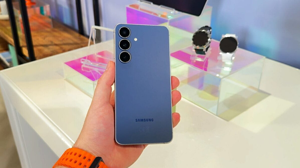 8. Samsung galaxy s25<br><br>Puan: 157