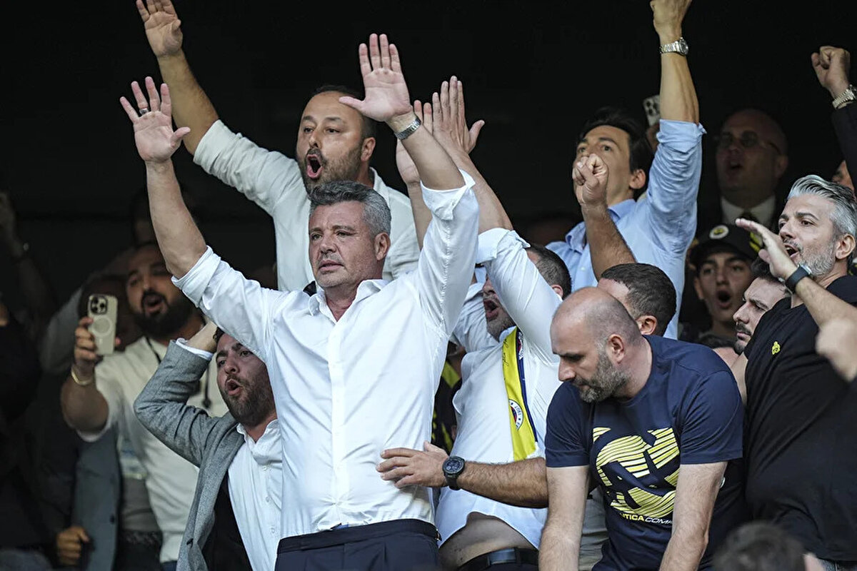 Toplantının sonucunun ise şimdiden belli olduğu öne sürülüyor. Keskin kararların alınacağı toplantıda Sarı lacivertli yeni yönetimin Devin Özek ile yollarını ayırması en yüksek ihtimal olarak görülüyor.