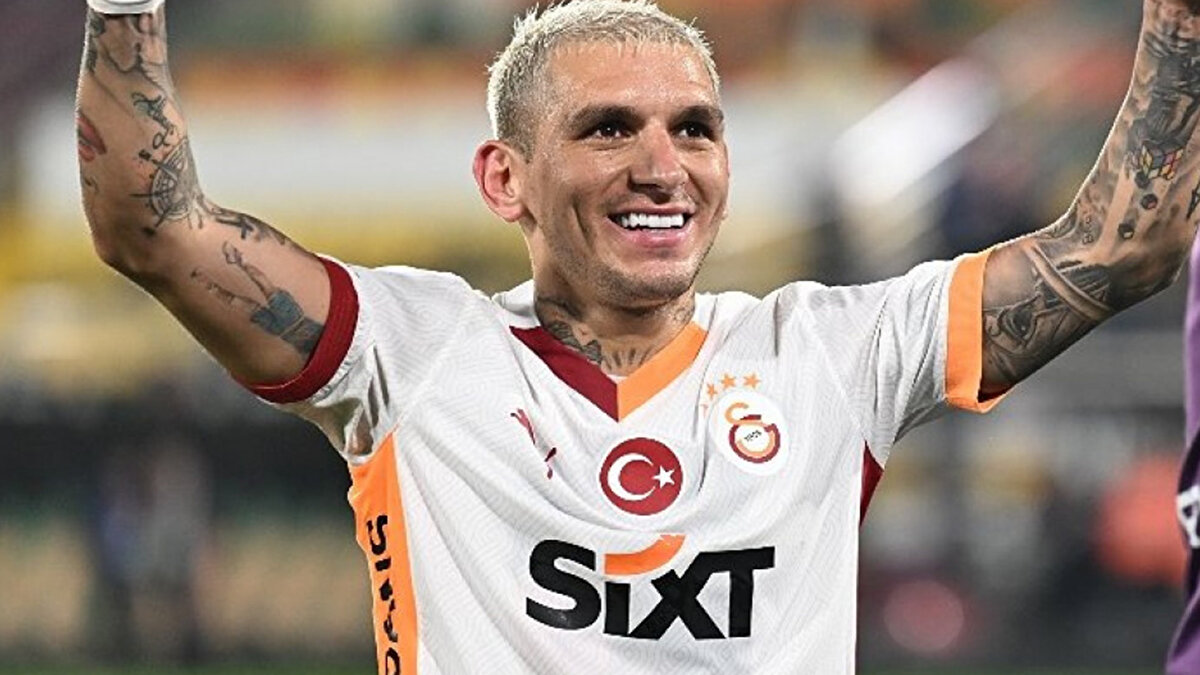 Arsenal’da bir sezon geçirdikten sonra ertesi sezon Atletico Madrid’e, ardından da Fiorentina ile anlaşarak İtalya’ya geri döndü. Fiorentina’da 35 maçta 5 gol ve 2 asistlik performans ortaya koyan başarılı ön libero, Arsenal’a sezon sonu dönüşünün ardından Galatasarayımıza katıldı. <br><br>Uruguay’da ilk A Milli maçına 23 Mart 2018 yılında Çek Cumhuriyeti ile oynanan hazırlık maçında çıktı ve 39 kez milli formayı terletti.<br><br>Lucas Torreira, 8 Ağustos 2022 tarihinde kendisini Galatasaray'a bağlayan sözleşmeye imza attı. Galatasaray'daki ilk iki sezonunda Süper Lig şampiyonluğu yaşadı. 2024-25 sezonunda da takımın önemli parçası olmaya devam eden Uruguaylı yıldız, çifte kupa zaferiyle kapadığımız bu dönemde büyük katkı verdi. 