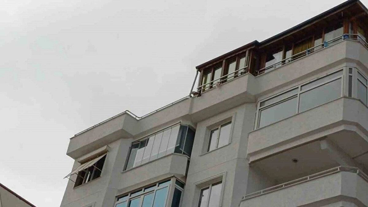 Ölüm nedeni<br><br>Güllü’nün oğlunun yaptığı açıklamaya göre sanatçı, intihar değil elim bir kaza sonucu hayatını kaybetti. Ölümüne ilişkin detayların ilerleyen günlerde paylaşılacağı belirtildi.